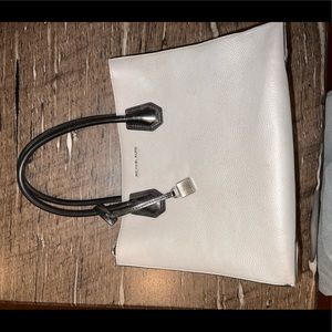 Michael Kors Purse. Good condition.